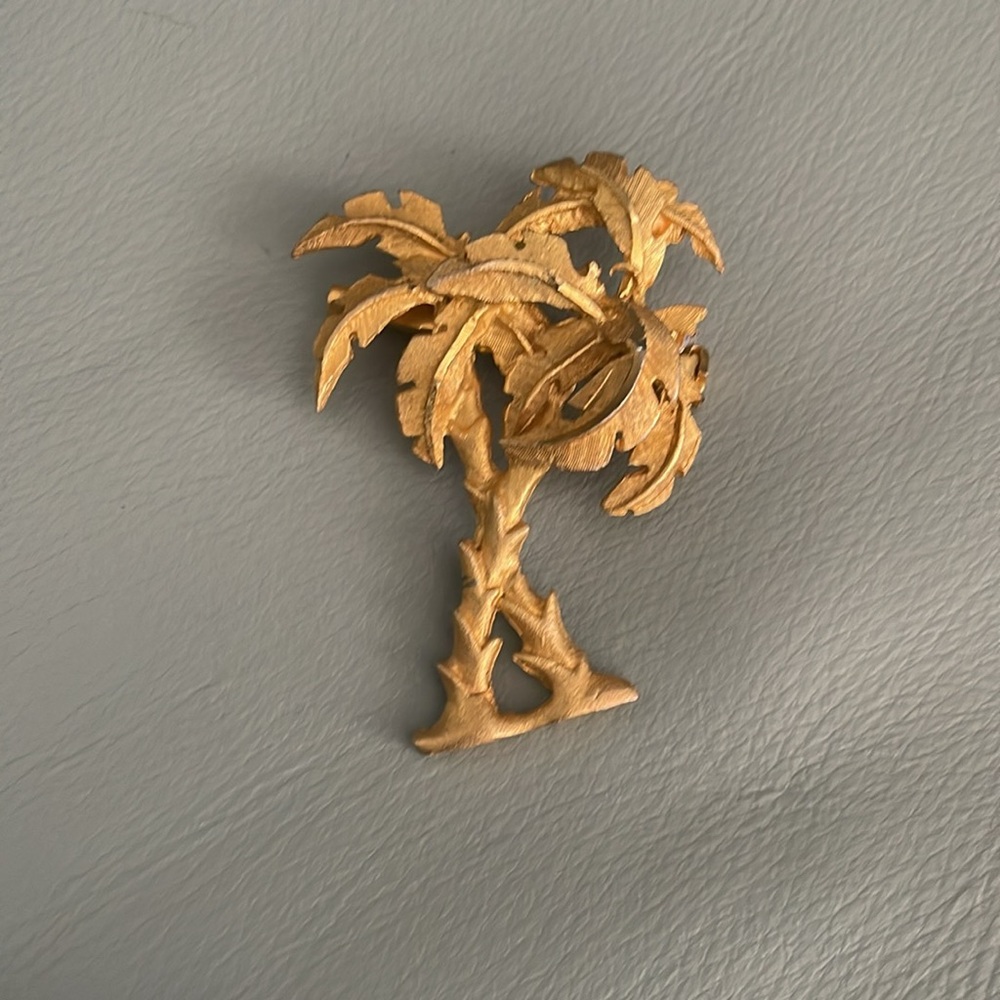 Vintage mid-century gold tone palm trees brooch